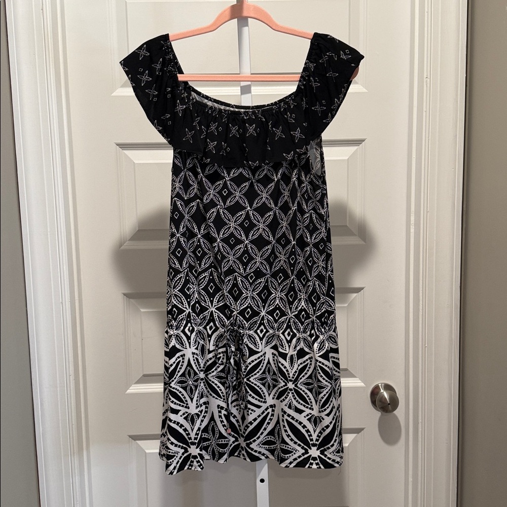 White House Black Market Size M‎ Off Shoulder Drop Waist Dress Black/White